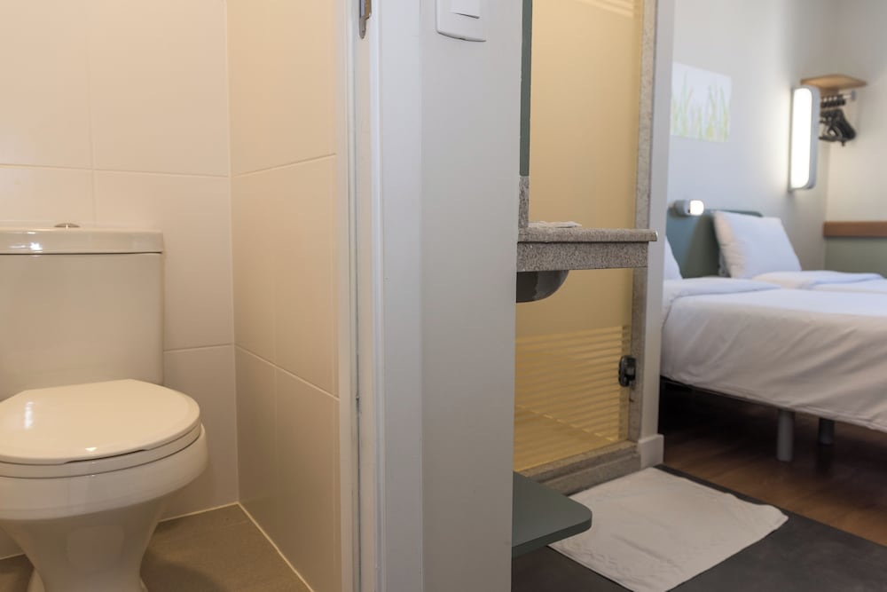 Apartamento Standard con una cama doble del hotel Ibis Budget Rj Praia De Botafogo. Foto 10