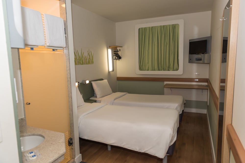 Apartamento Standard con dos camas individuales del hotel Ibis Budget Rj Praia De Botafogo. Foto 3