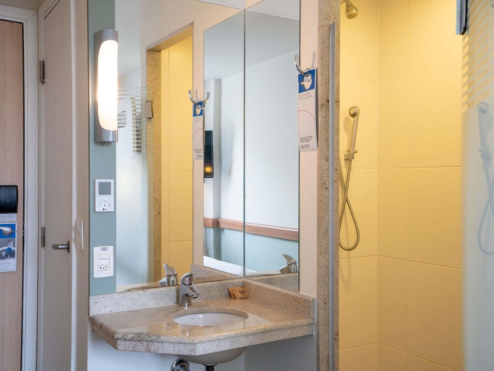 Apartamento Standard con dos camas individuales del hotel Ibis Budget Rj Praia De Botafogo. Foto 6