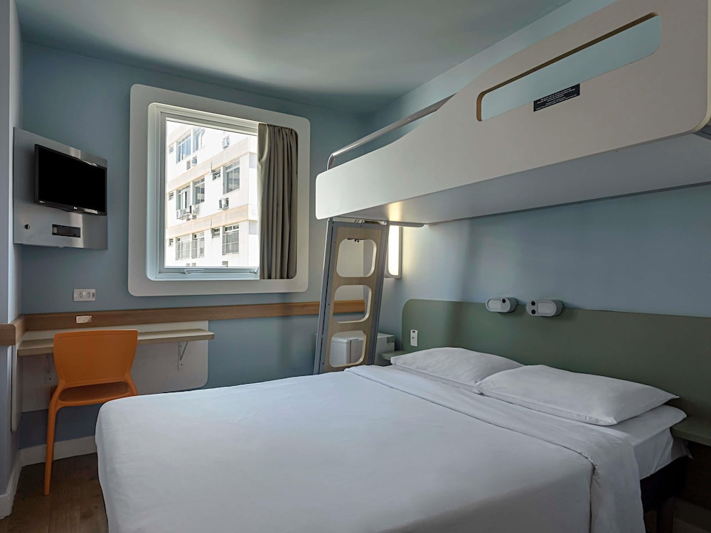 Apartamento Superior con cama doble y minibar del hotel Ibis Budget Rj Praia De Botafogo. Foto 1