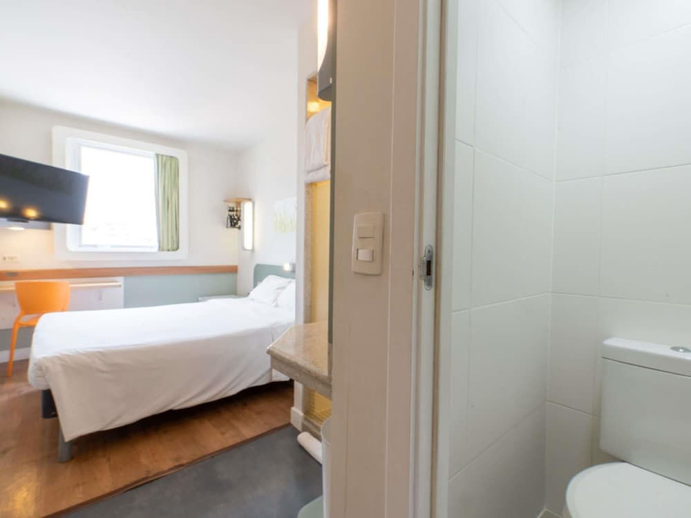 Apartamento Superior con cama doble y minibar del hotel Ibis Budget Rj Praia De Botafogo. Foto 6