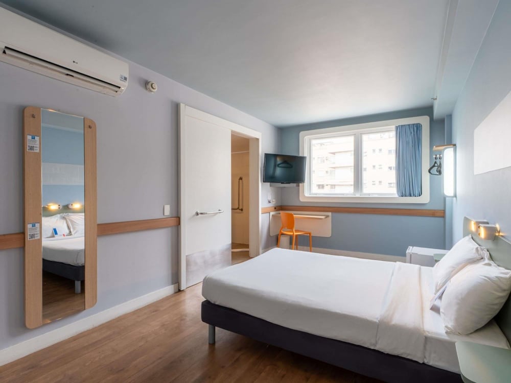 Apartamento Superior adaptado para huéspedes con movilidad reducida con cama doble y minibar del hotel Ibis Budget Rj Praia De Botafogo. Foto 2