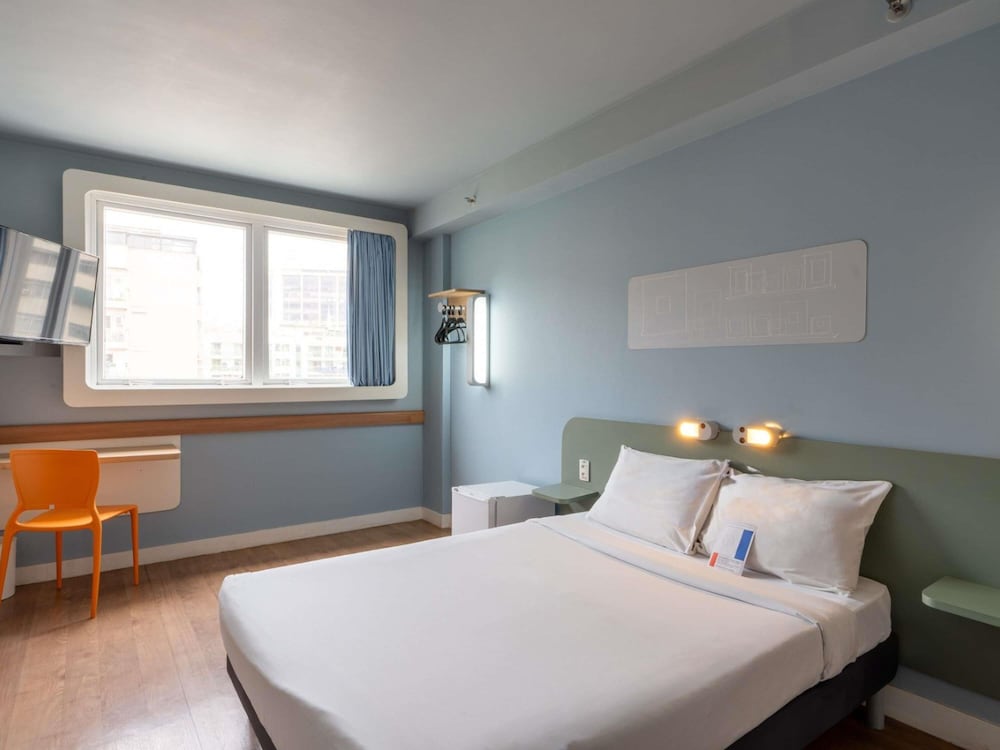 Apartamento Superior adaptado para huéspedes con movilidad reducida con cama doble y minibar del hotel Ibis Budget Rj Praia De Botafogo. Foto 5
