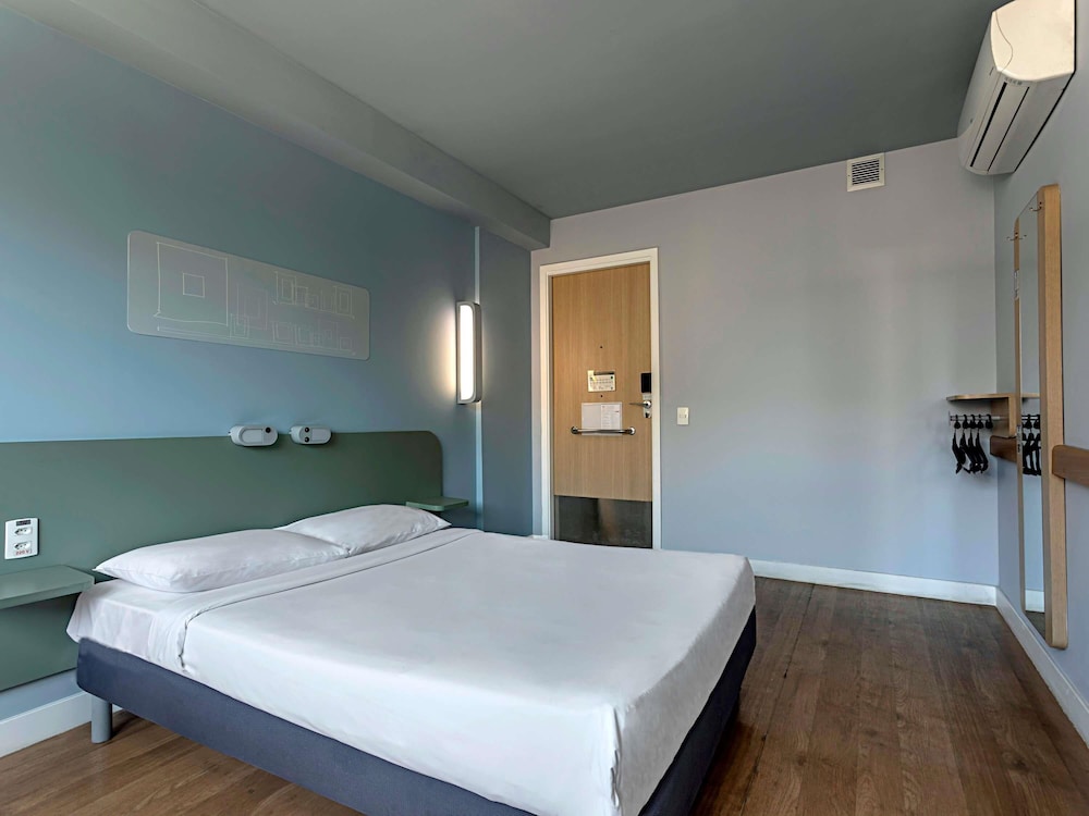 Apartamento Superior adaptado para huéspedes con movilidad reducida con cama doble y minibar del hotel Ibis Budget Rj Praia De Botafogo. Foto 7