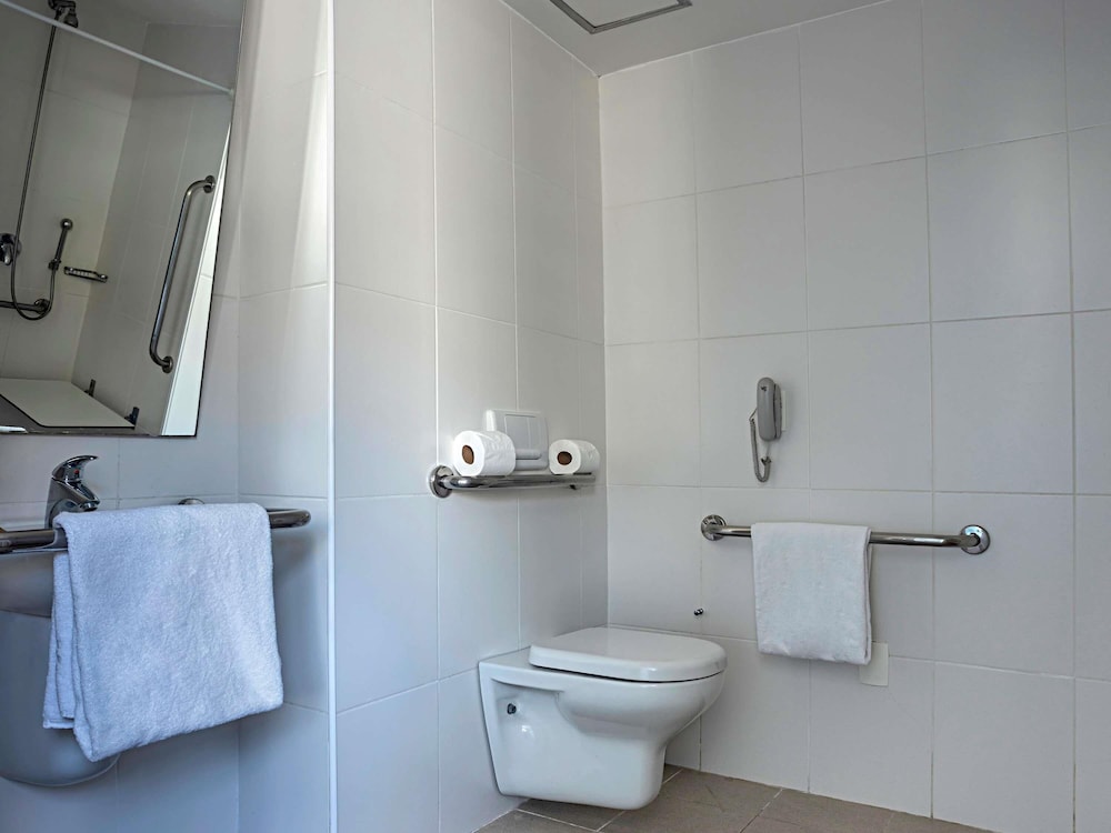 Apartamento Superior adaptado para huéspedes con movilidad reducida con cama doble y minibar del hotel Ibis Budget Rj Praia De Botafogo. Foto 8