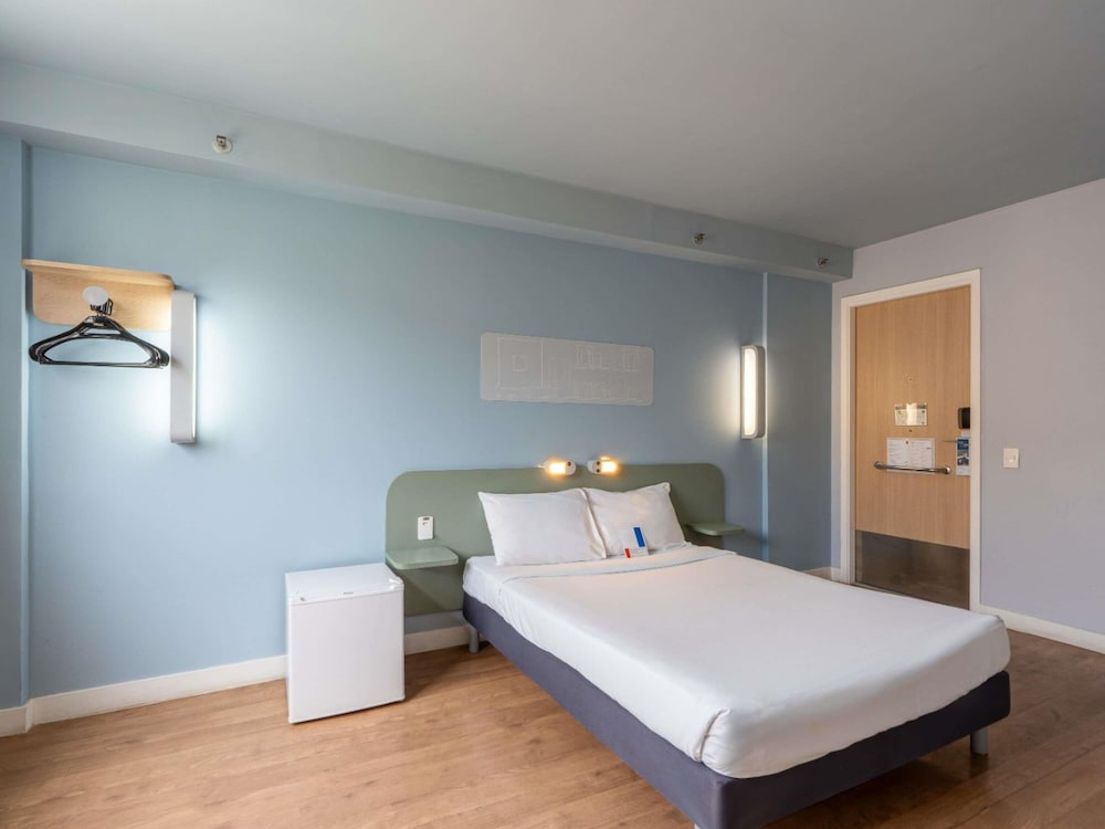 Apartamento Superior adaptado para huéspedes con movilidad reducida con cama doble y minibar del hotel Ibis Budget Rj Praia De Botafogo. Foto 9