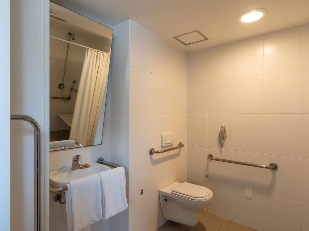 Apartamento Superior adaptado para huéspedes con movilidad reducida con cama doble y minibar del hotel Ibis Budget Rj Praia De Botafogo. Foto 10