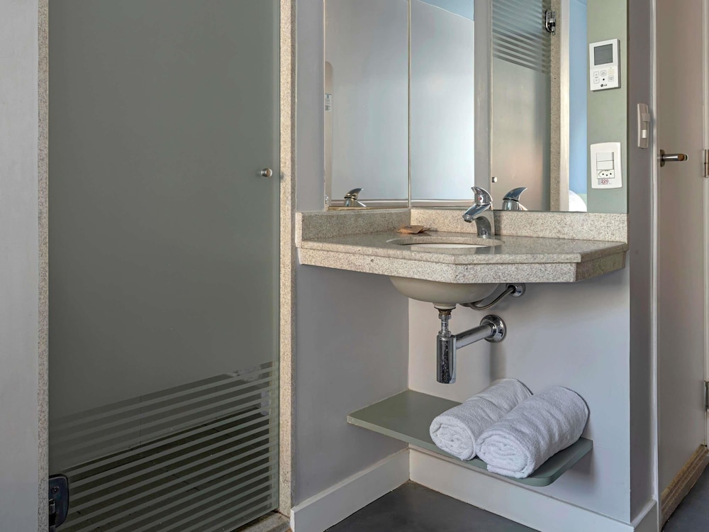 Apartamento Superior con dos camas individuales y minibar del hotel Ibis Budget Rj Praia De Botafogo. Foto 4