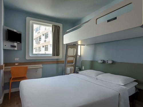 Apartamento Superior con cama doble, minibar y vistas al Cristo Redentor del hotel Ibis Budget Rj Praia De Botafogo. Foto 1