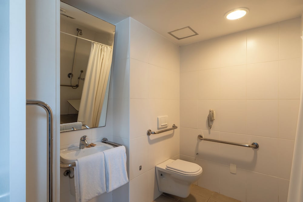 Apartamento Superior adaptado para huéspedes con movilidad reducida con cama doble y minibar del hotel Ibis Budget Rj Praia De Botafogo. Foto 11