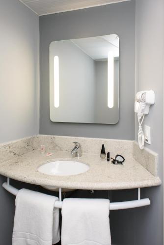 Habitación Doble Estándar - 2 camas del hotel Ibis Recife Aeroporto. Foto 6