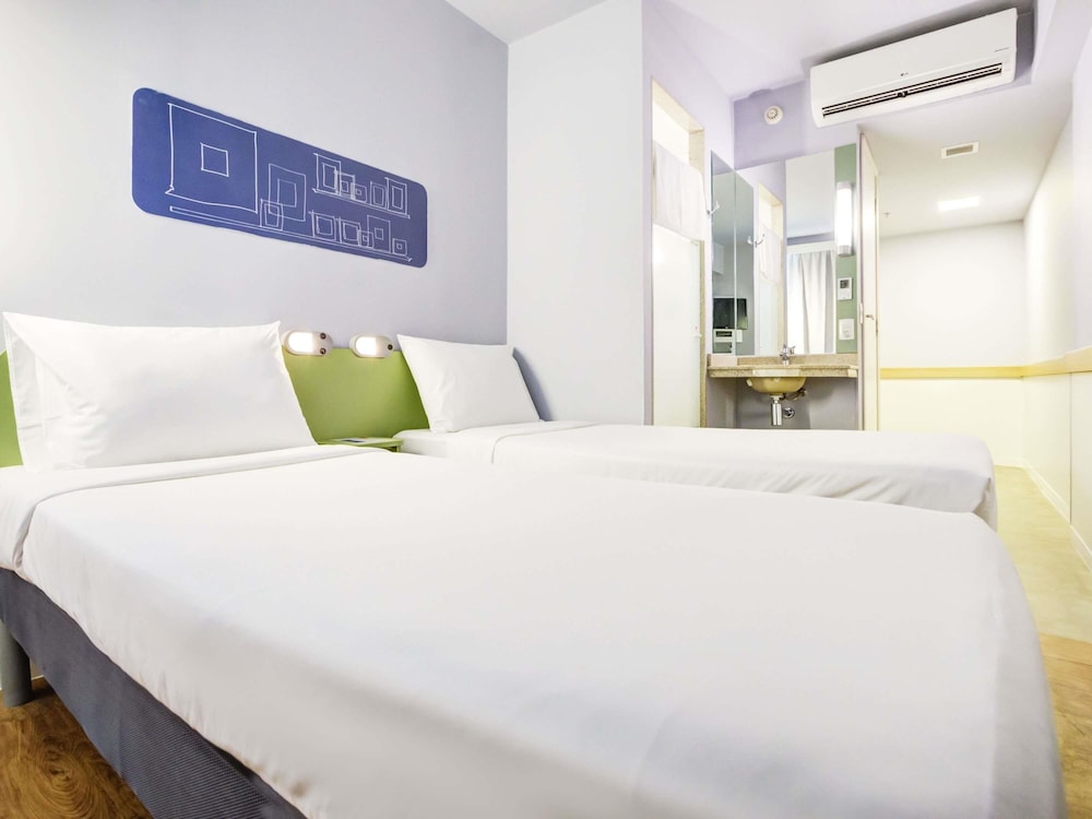 Apartamento con camas individuales del hotel Ibis Budget Rj Copacabana. Foto 5