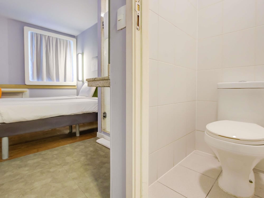 Apartamento con camas individuales del hotel Ibis Budget Rj Copacabana. Foto 7