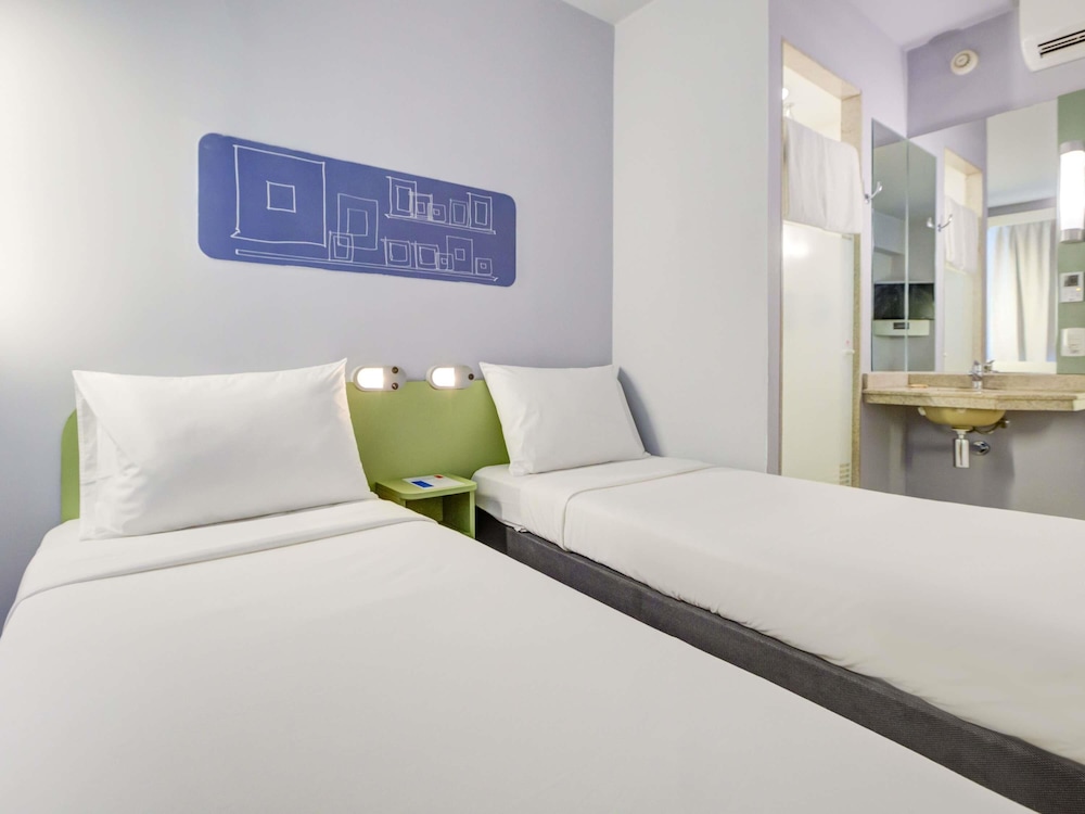 Apartamento con camas individuales del hotel Ibis Budget Rj Copacabana. Foto 9