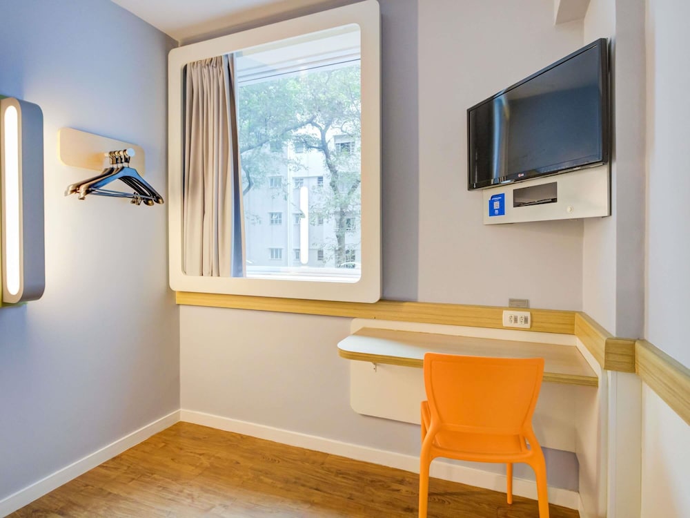 Habitación estándar adaptada con cama doble del hotel Ibis Budget Rj Copacabana. Foto 2