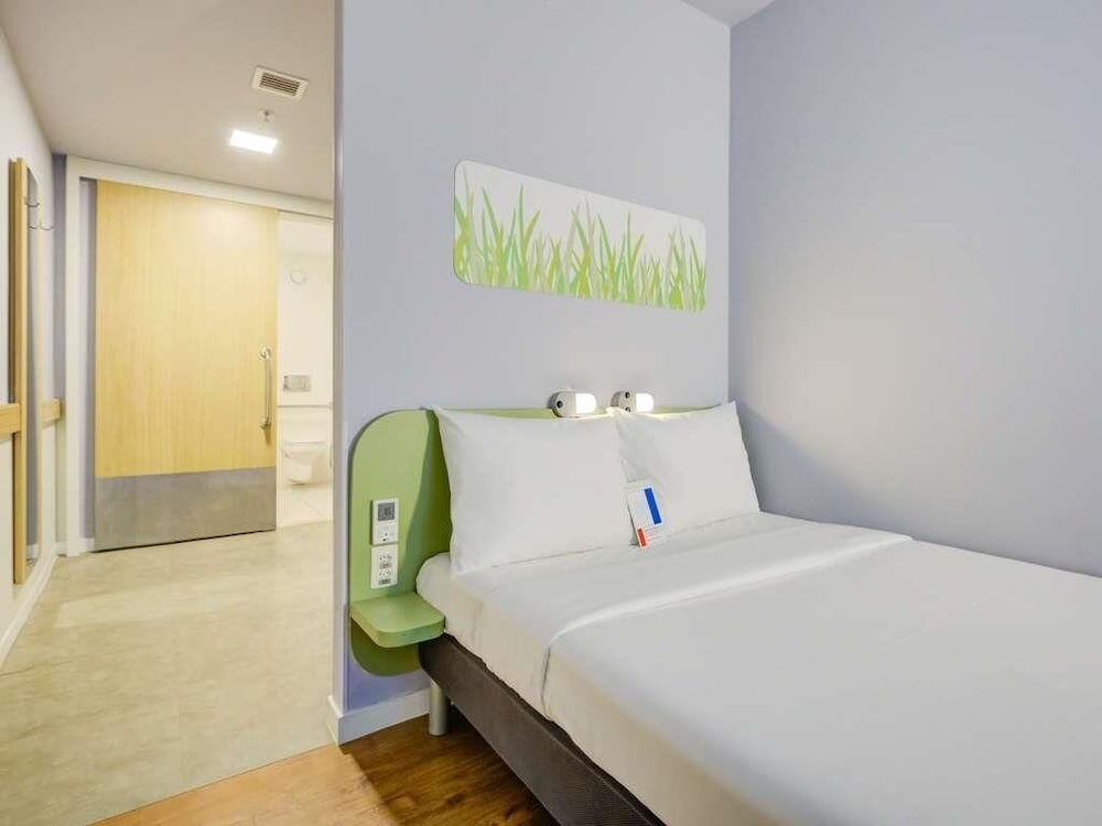 Habitación estándar adaptada con cama doble del hotel Ibis Budget Rj Copacabana. Foto 6