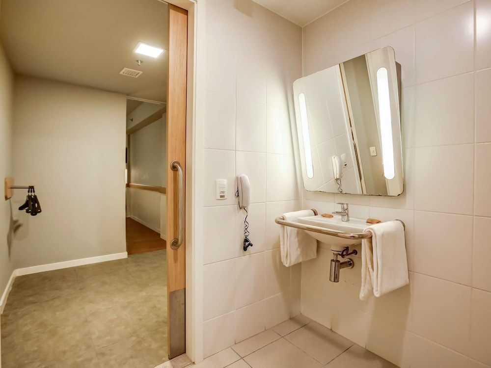 Habitación estándar adaptada con cama doble del hotel Ibis Budget Rj Copacabana. Foto 7