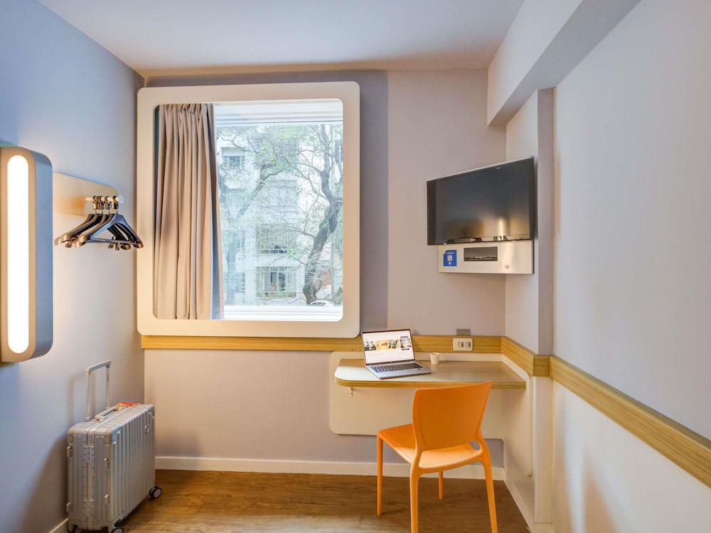 Habitación estándar adaptada con cama doble del hotel Ibis Budget Rj Copacabana. Foto 8