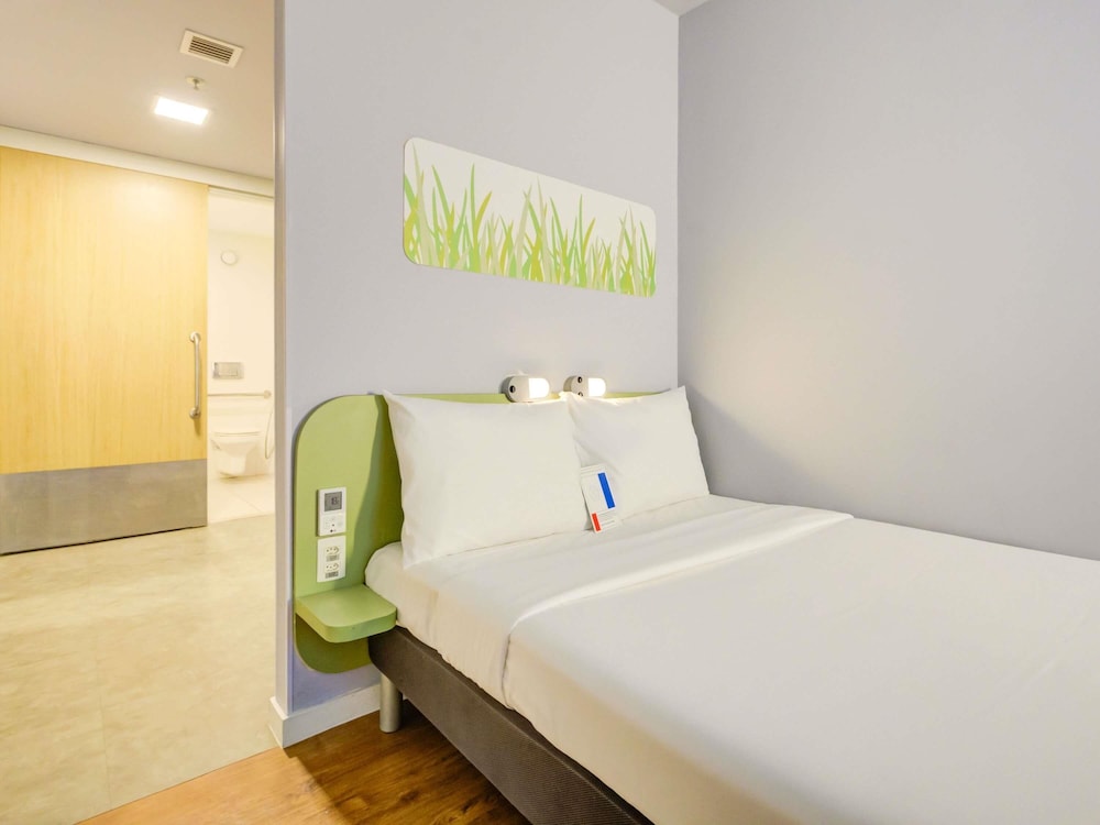Habitación estándar adaptada con cama doble del hotel Ibis Budget Rj Copacabana. Foto 9