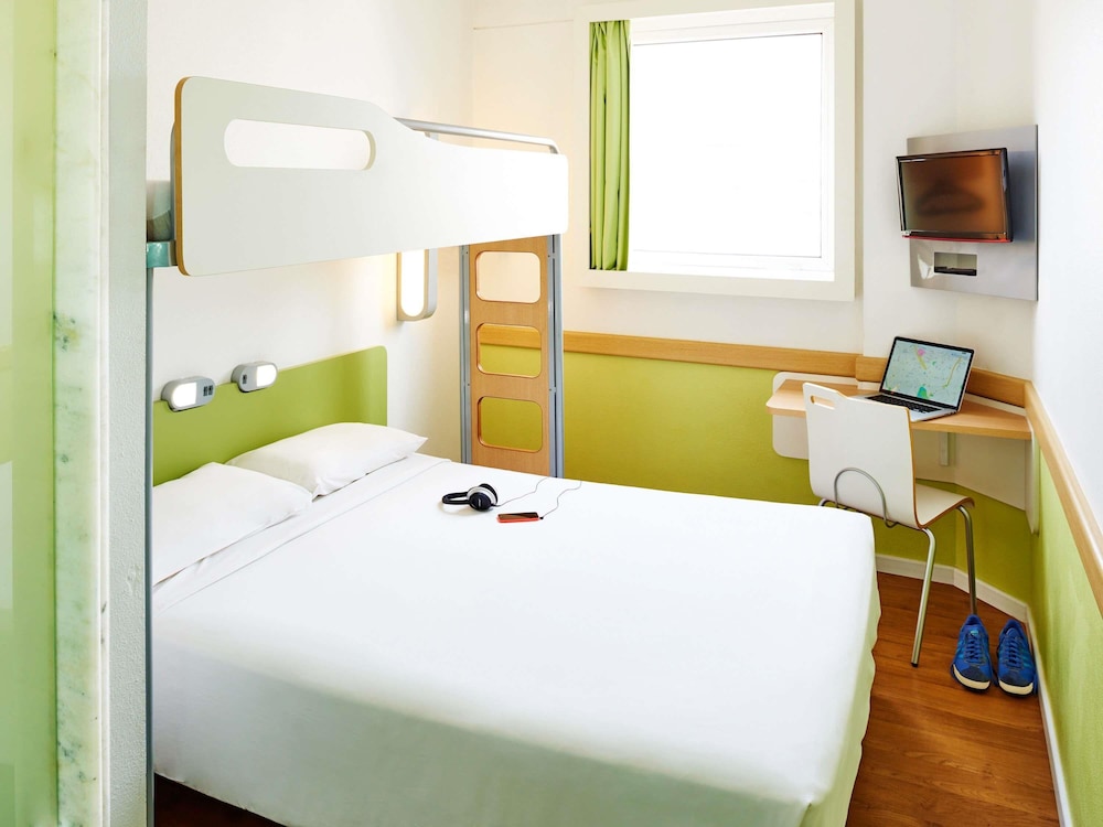 Habitación Standard con 1 cama doble y 1 cama superpuesta del hotel Ibis Budget Sao Paulo Jardins