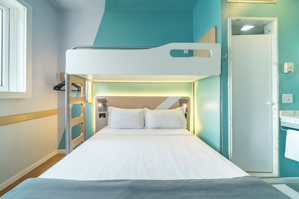 Habitación Superior triple con 1 cama doble y 1 cama superpuesta del hotel Ibis Budget Sao Paulo Jardins. Foto 4