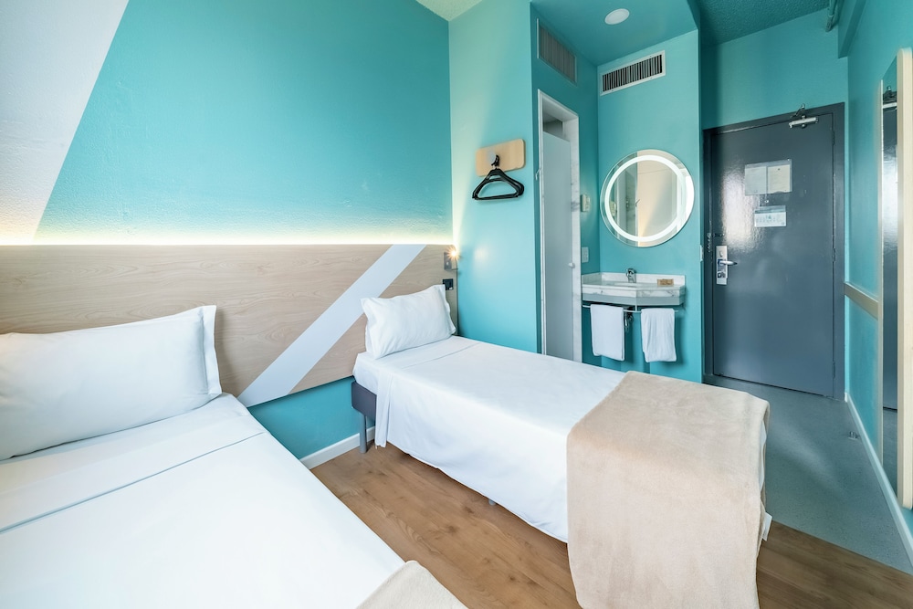 Habitación Superior doble con 2 camas individuales del hotel Ibis Budget Sao Paulo Jardins. Foto 1