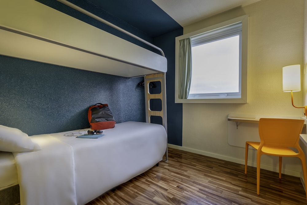 Habitación Estándar con 1 cama doble y 1 litera del hotel Ibis Budget Sp Centro São João. Foto 1