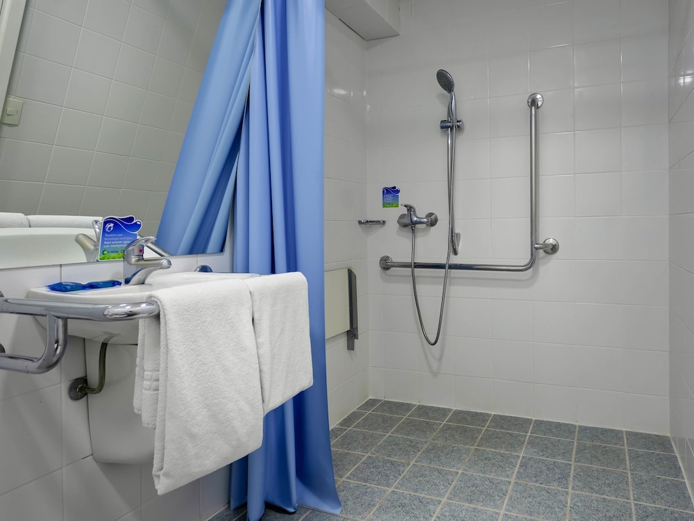 Habitación estándar con 1 cama doble + 1 litera, adecuada para personas con movilidad reducida del hotel Ibis Budget Sp Centro São João. Foto 1