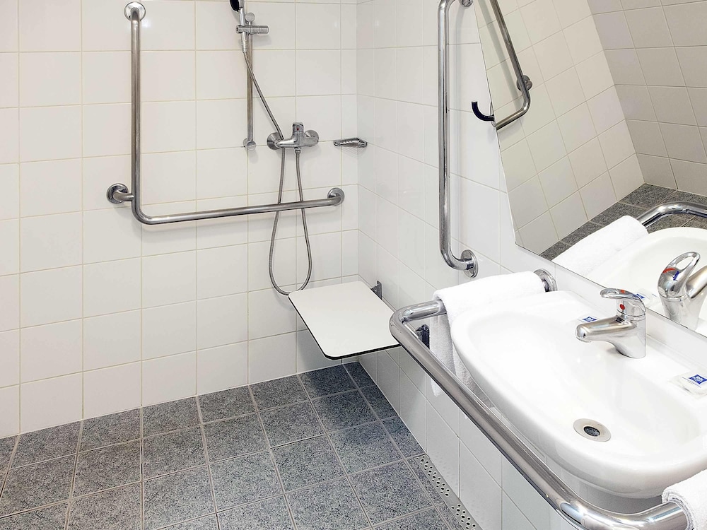 Habitación estándar con 1 cama doble + 1 litera, adecuada para personas con movilidad reducida del hotel Ibis Budget Sp Centro São João. Foto 2
