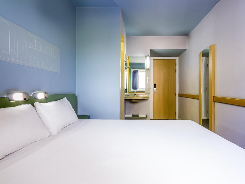 Apartamento estándar con una cama doble del hotel Ibis Budget Araraquara. Foto 1