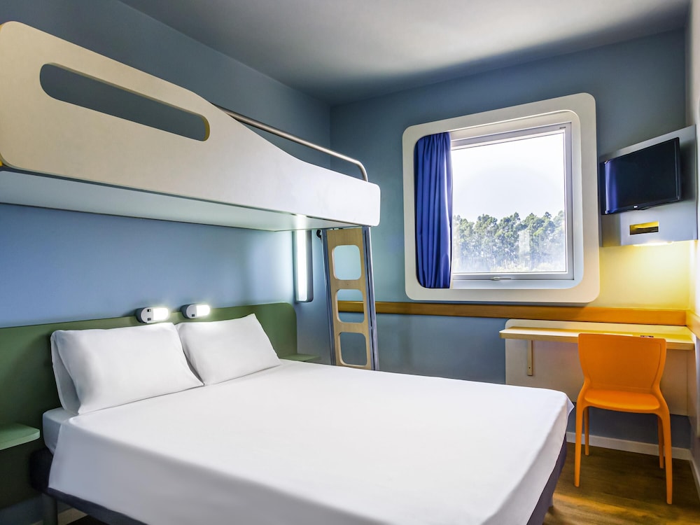 Apartamento estándar con 1 cama doble y 1 cama plegable del hotel Ibis Budget Araraquara. Foto 5