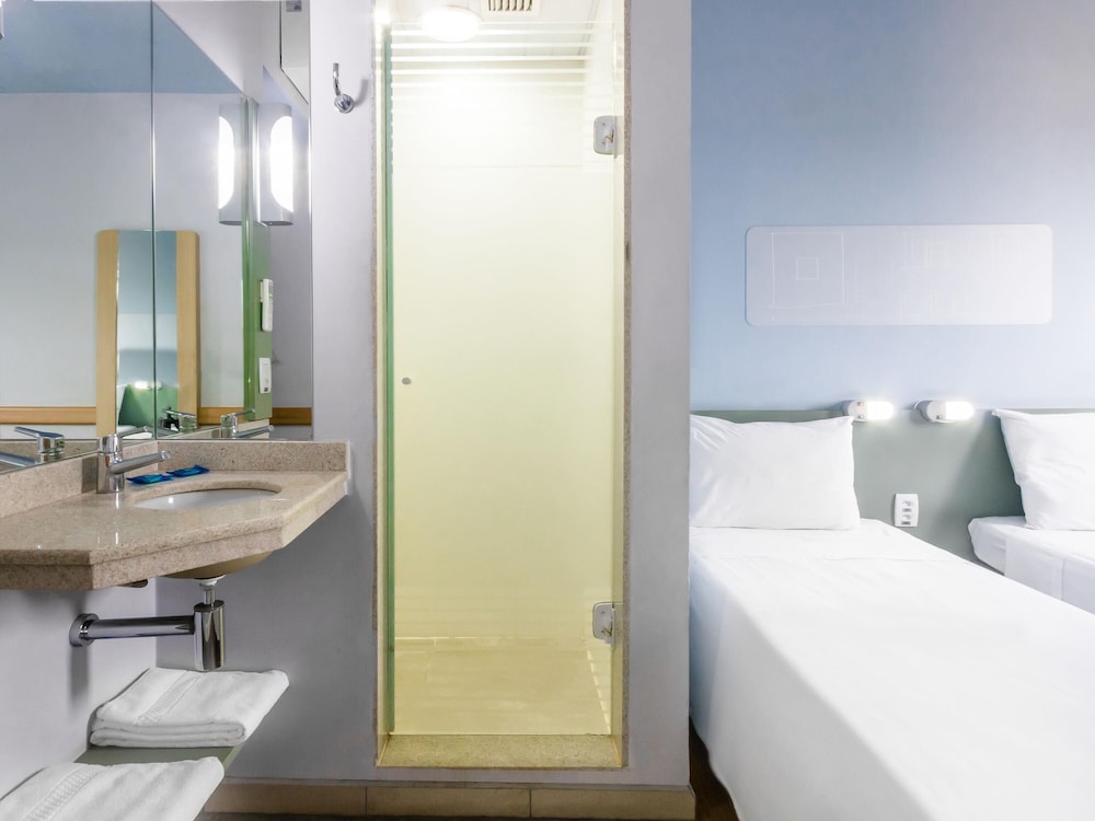 Apartamento estándar con camas individuales del hotel Ibis Budget Araraquara. Foto 1