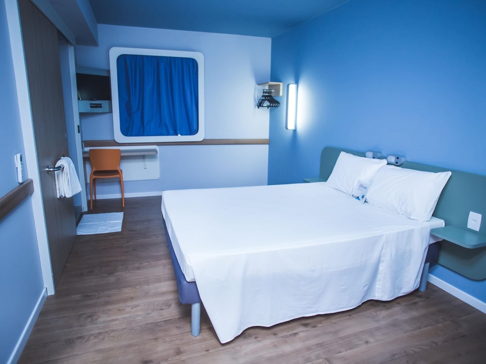HABITACIÓN ESTÁNDAR ADAPTADA CON 1 CAMA DOBLE del hotel Ibis Budget Araraquara