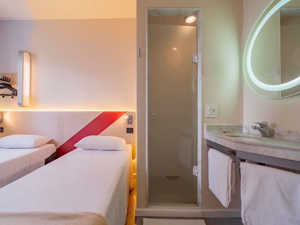 Apartamento Superior con 1 cama doble y 1 cama supletoria del hotel Ibis Budget Sao Paulo Paulista. Foto 2