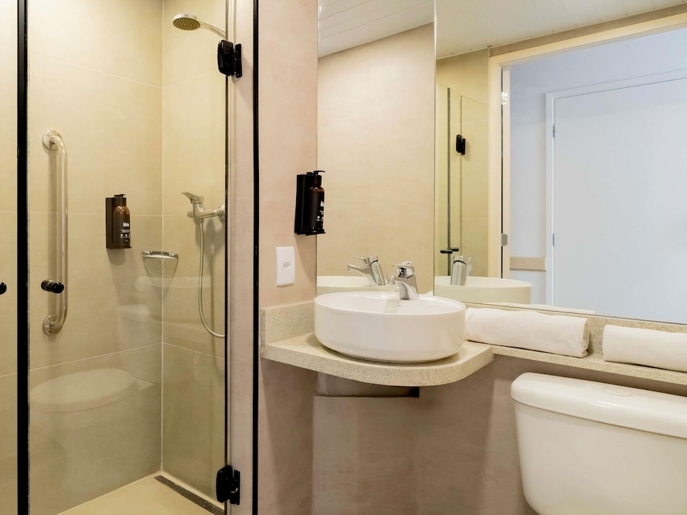 Apartamento con 1 cama doble y baño ampliado del hotel Ibis Budget Sao Paulo Paulista. Foto 1