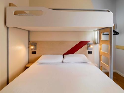 Apartamento con 1 cama doble, 1 cama superpuesta y baño ampliado del hotel Ibis Budget Sao Paulo Paulista. Foto 1