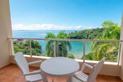 Habitación Doble Deluxe con vistas al mar del hotel Eurostars Grand Cayacoa. Foto 1