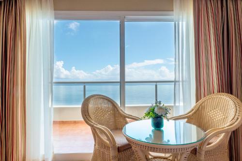 Habitación Doble Deluxe con vistas al mar del hotel Eurostars Grand Cayacoa. Foto 3