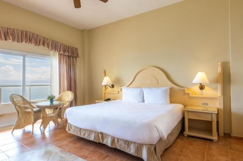 Habitación Doble Deluxe con vistas al mar del hotel Eurostars Grand Cayacoa. Foto 8