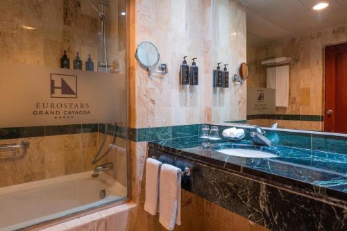 Habitación Deluxe del hotel Eurostars Grand Cayacoa. Foto 1