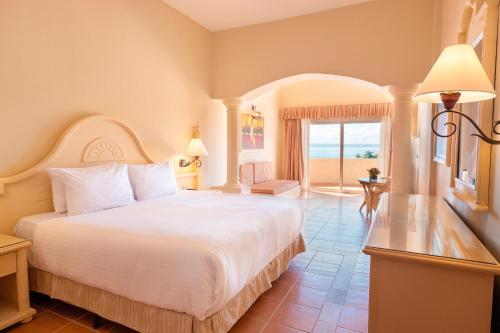 Suite Junior con vistas al mar del hotel Eurostars Grand Cayacoa