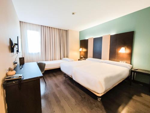 Habitación Doble con Cama supletoria del hotel AZZ Pamplona Norte