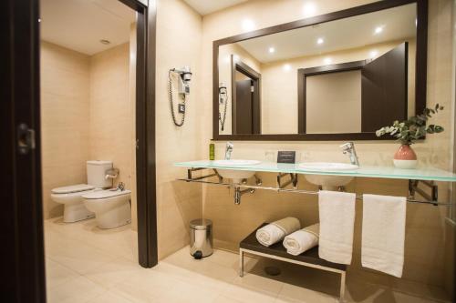 Suite Junior del hotel AZZ Pamplona Norte. Foto 2