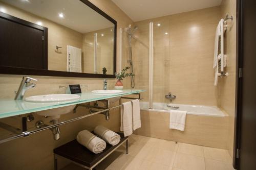 Suite Junior del hotel AZZ Pamplona Norte. Foto 3