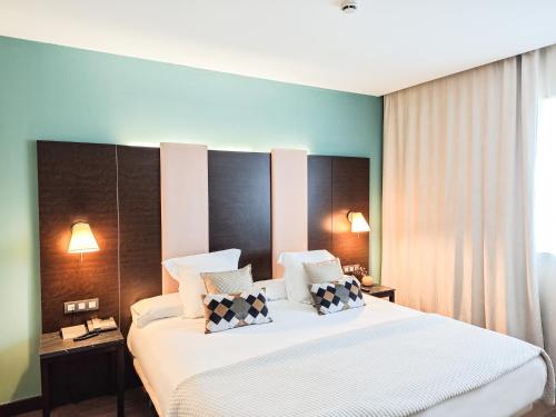 Suite Junior del hotel AZZ Pamplona Norte. Foto 7