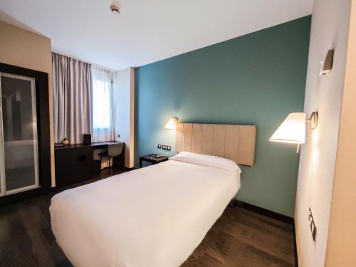 Habitación Individual adaptada para personas con movilidad reducida del hotel AZZ Pamplona Norte