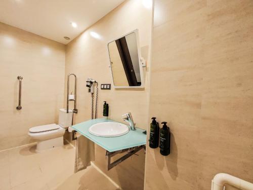 Habitación Individual adaptada para personas con movilidad reducida del hotel AZZ Pamplona Norte. Foto 3