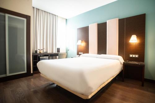 Habitación Estándar - 1 cama grande del hotel AZZ Pamplona Norte
