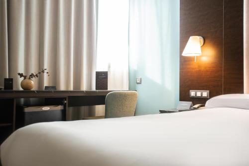 Habitación Estándar - 1 cama grande del hotel AZZ Pamplona Norte. Foto 3