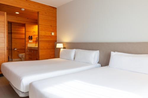 Habitación Triple del hotel Montanyà and Lodge. Foto 1
